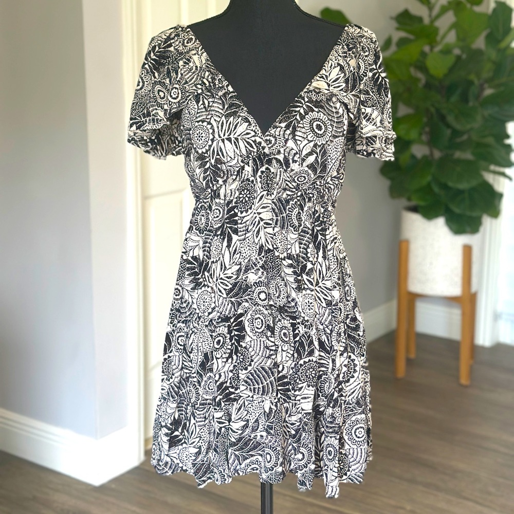 Black/White Flowy Dress